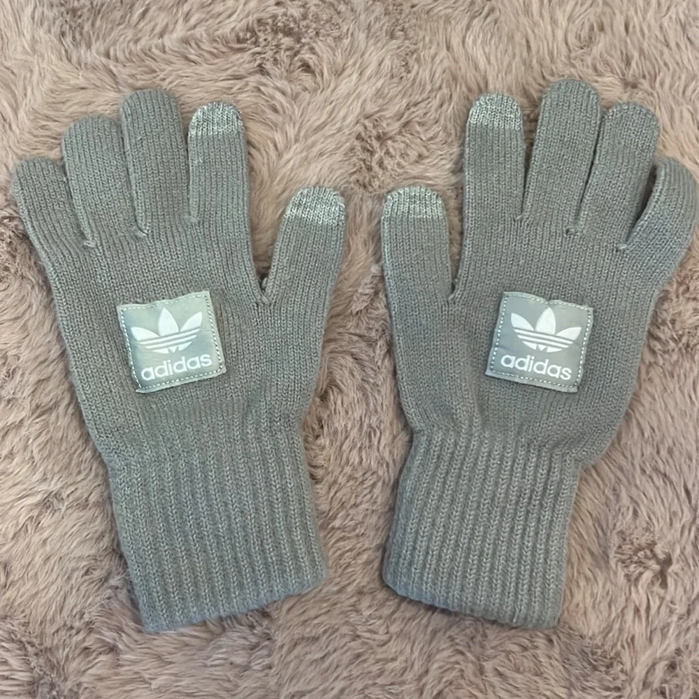 Adidas gray mittens gloves from Adidas Milan, Italy store excellent condition S​